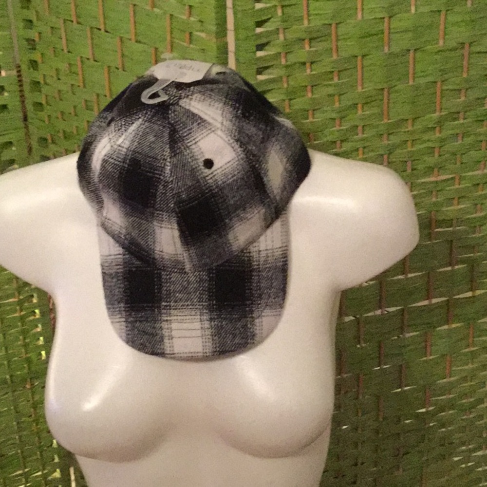 🖤NWT Awesome Flannel Type Baseball Cap Must Have